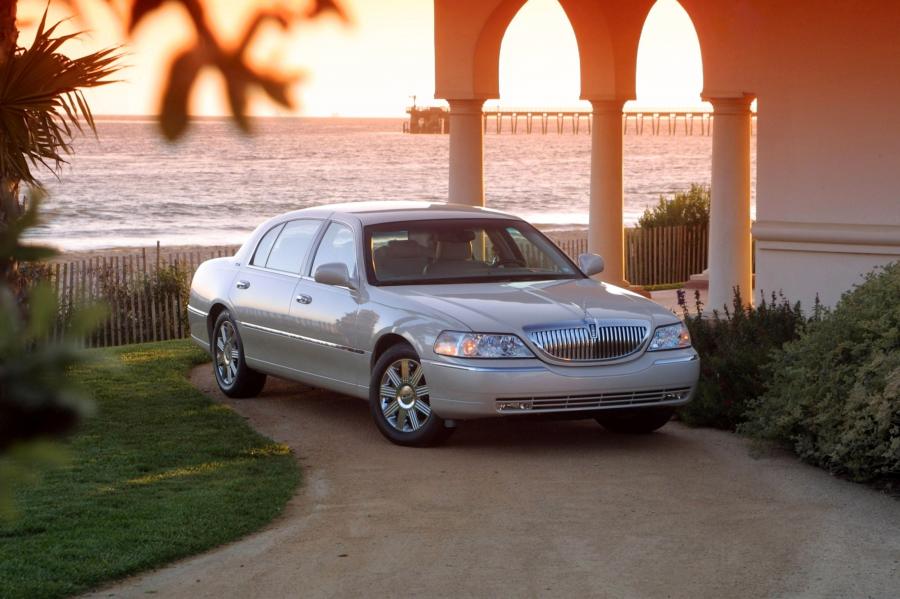  Lincoln Town Car 2003 года  (фото 13 из 68)
